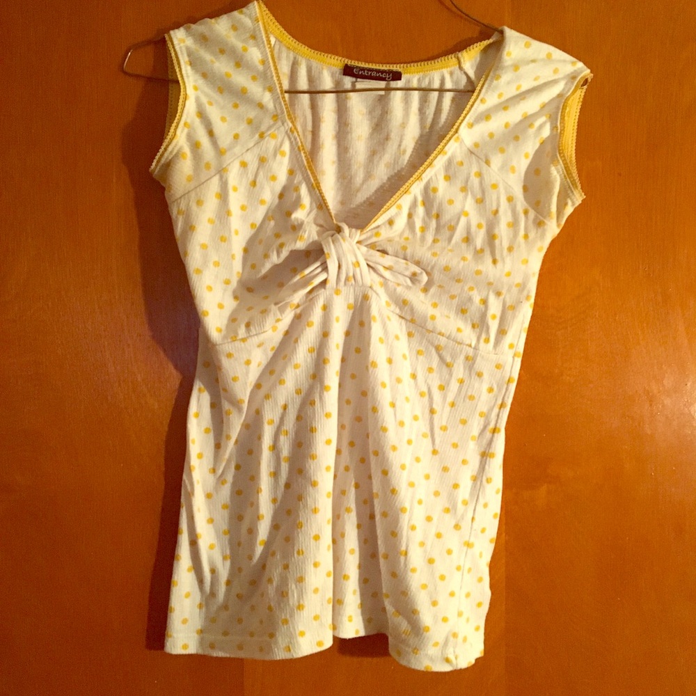 Yellow polka dot top. Front tye.